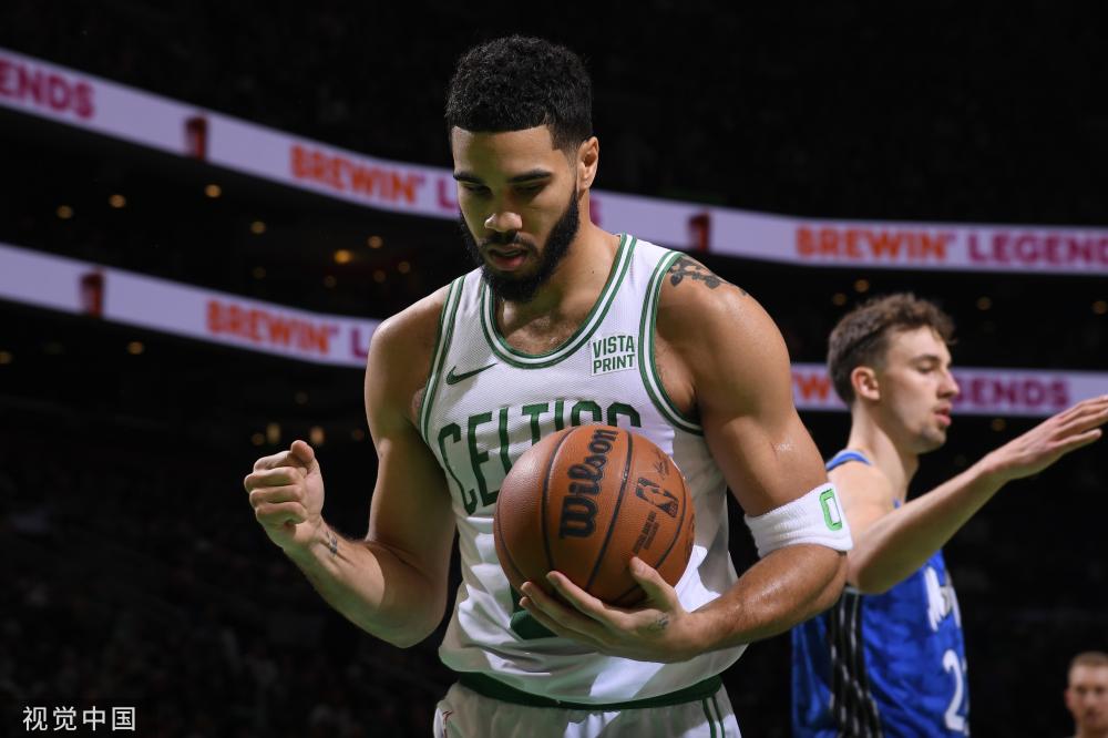 绿军双杀热火：塔图姆33+8单节20分 维金斯首秀12中3李凯尔0分.